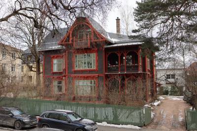 «Over natta» ble Frogner-boligen verdenskjent. Men få vet hvem som faktisk bor der