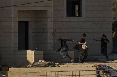 Over 100 bosettere angrep palestinsk landsby – israelske soldater skadet