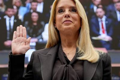 Blir Epstein-grillet: Kalte republikaner «mislykket politiker»