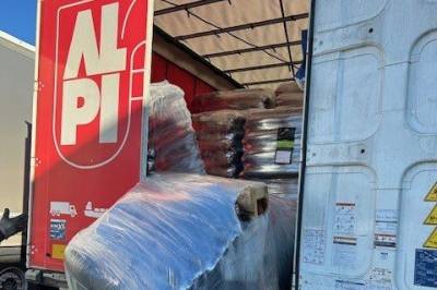 Last falt ut av hengeren under kontroll