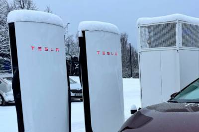 Ny Tesla-stasjon drives av diesel (!)