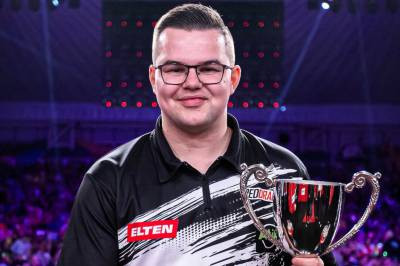 Gian van Veen slår Luke Humphries i PDC World Championship, Littler i semifinalen