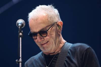 Åge Aleksandersen legger ut på turné alene – og slutter fred med kirken