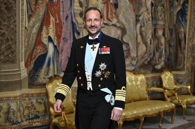 Kronprinsen kom alene til gallamiddag