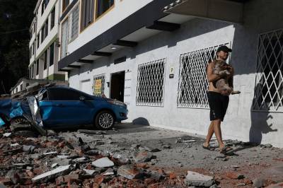Omfattende skader etter jordskjelvet i Colombia – folk fanget under sammenraste bygg