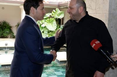 Zelenskyj bekrefter Ukraina-samtaler i Florida