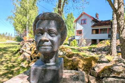Bli med inn på det historiske tunet