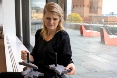 (+) Her blir du bedt om å beskrive noen nær deg – ved bruk av former