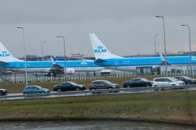 KLM-ansatte på Schiphol-flyplassen i Amsterdam streiker – 100 fly er innstilt