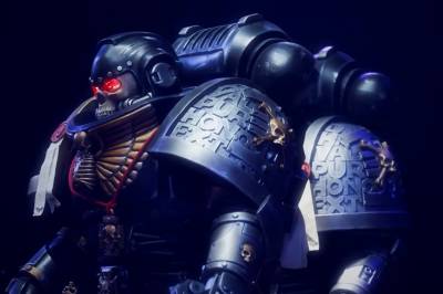 Mike Flanagan blir med i «Warhammer 40 000»-prosjektet sammen med Henry Cavill