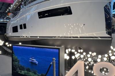 Ny ekspedisjonsbåt på vei til Norge