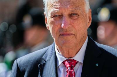 Kong Harald innlagt på sykehus