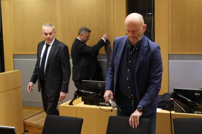 Stein Lier-Hansen på plass i retten