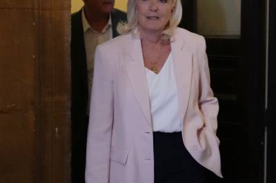 Le Pen tapte ankesak i Frankrike