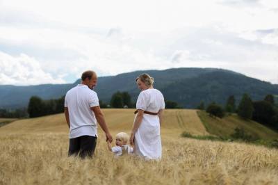 Fra Tindermatch til Bondefrue