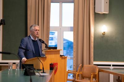 Skolenedleggelse: På han igjen