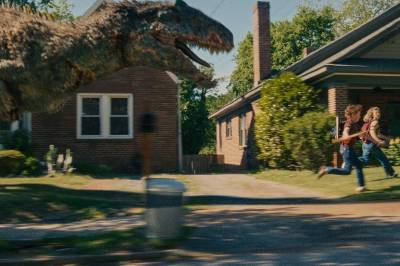– Her leverer filmen varene