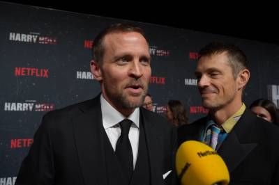 Satt ut på rød løper: – Han tar meg på rumpa