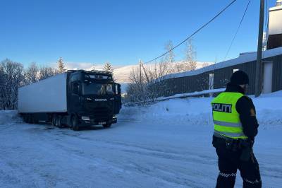 Trailer har sakset i Dødssvingen