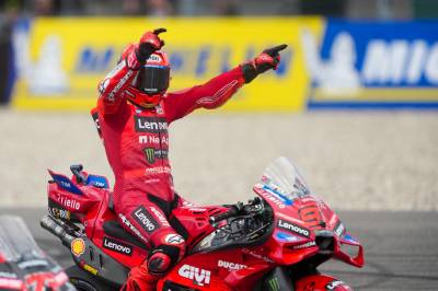 Marc Márquez vinner sitt 100. MotoGP Grand Prix i Ungarn og er tilbake blant topp 5