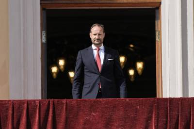 Alene på slottsbalkogen