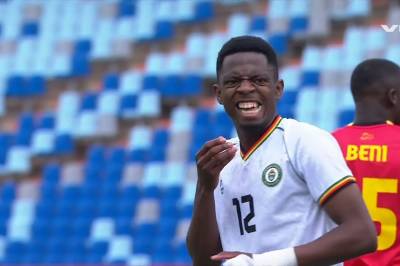 Se høydepunktene: Scoring rett før pause reddet poeng for Zimbabwe