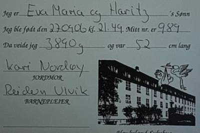 Fødselskortet fra KK er 19 år gammelt. Nå kommer babyen tilbake som stjerne.