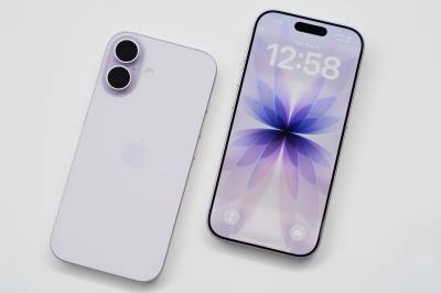 Apple-sjefen varsler høyere pris på iPhoner