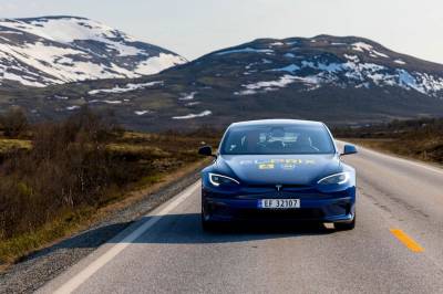 Stor skepsis til å la bilen kjøre selv