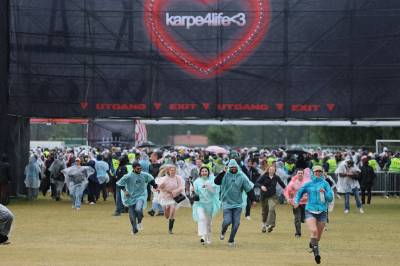 Regnet pøser ned over Karpe World: – Småirriterende