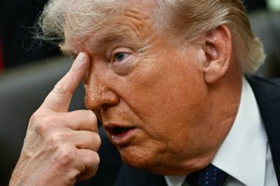 Medier: Holdt krisemøte etter Trump-samtale