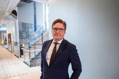 Har tjent grovt – nå massedumper de aksjer