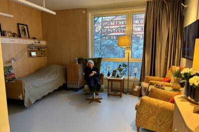 102-åring måtte vente på sykehjemsplass – så fikk datteren en uventet telefon