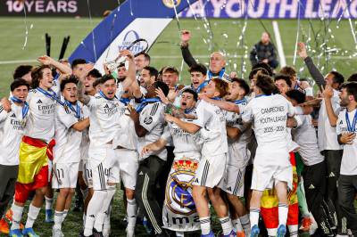 Real Madruds U-19-lag vinner UEFA Youth League, og keeperen blir utvist av Arbeloa