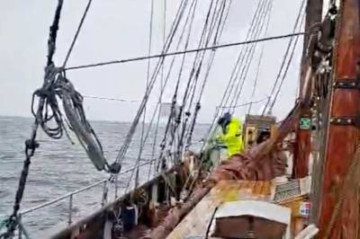 – Her ender ferden, skuta går ned