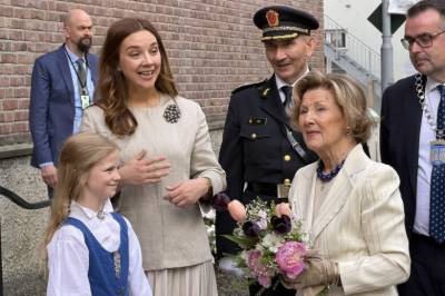 Se bilder: Dronning Sonja tilbake på jobb