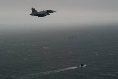 Svensk jagerfly følger russisk ubåt i Kattegat