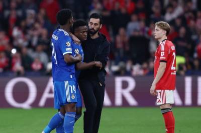 Vinícius-mål overskygget av dramatikk – kampen stoppet i ti minutter