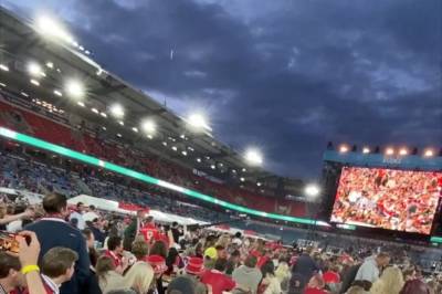 Her ror hele Ullevaal Stadion under VM