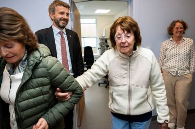 Kari (89) fikk synet tilbake på ti minutter