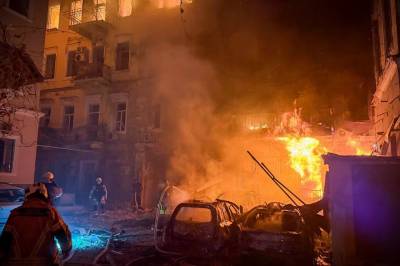 Zelenskyj: Odesas havn skadet i russiske angrep