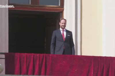 Kronprinsen sto ensom på slottsbalkongen onsdag