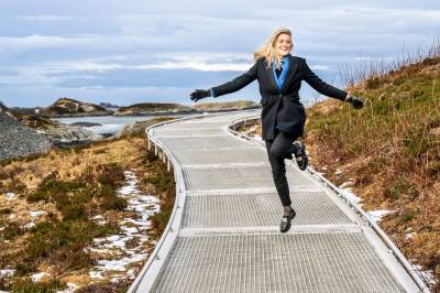Emilie Enger Mehl flytter til Frankrike for å studere
