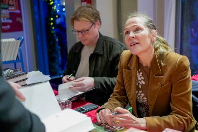 Bokhandlene kan risikere å gå tomme for noen av julens bestselgende bøker