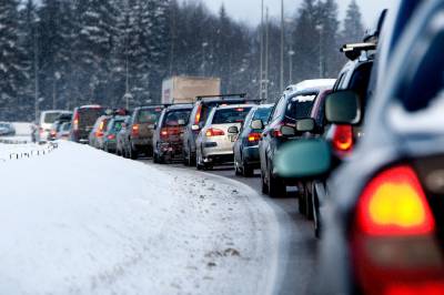 Bilulykker kostet over 700 millioner kroner i vinterferien i fjor