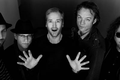 Hva heter vokalisten i The September When?