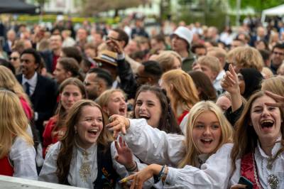 – Presset på jentene for å punge ut, er enormt