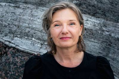 Hvilket instrument spiller Ingrid Bjørnov på?