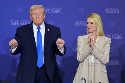 Trump har sparket justisminister Pam Bondi