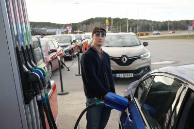 Jubler over avgiftskutt på bensin og diesel